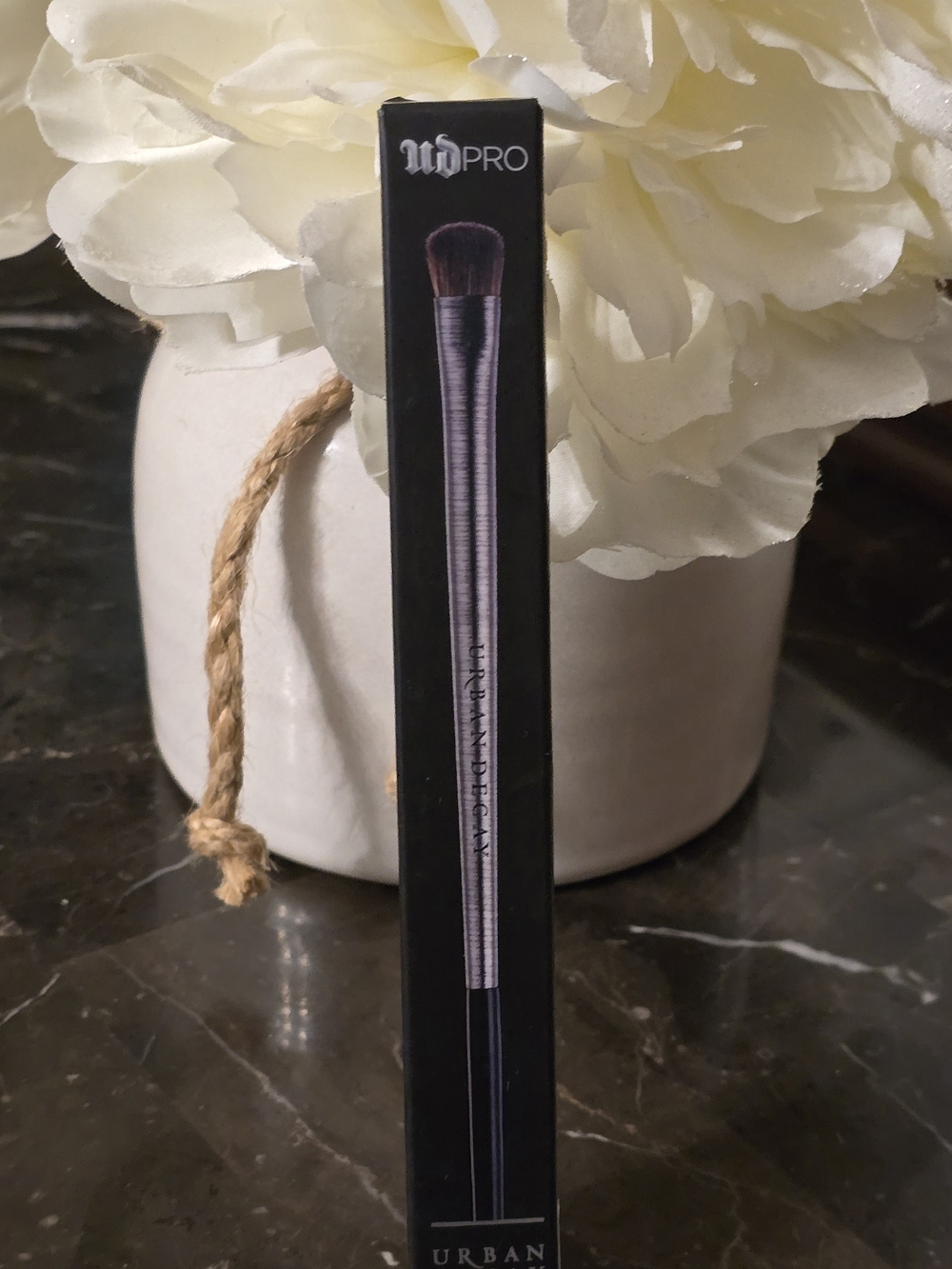 Urban Decay Small Flat Eyeshadow Brush Moondust E-210 Brush NIB - Picture 2 of 4